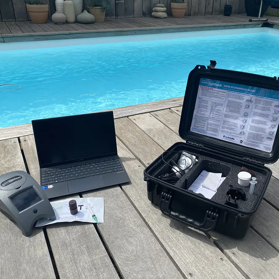 Matériel professionnel de gestion de la qualité de l'eau des piscine par Eau Claire piscine